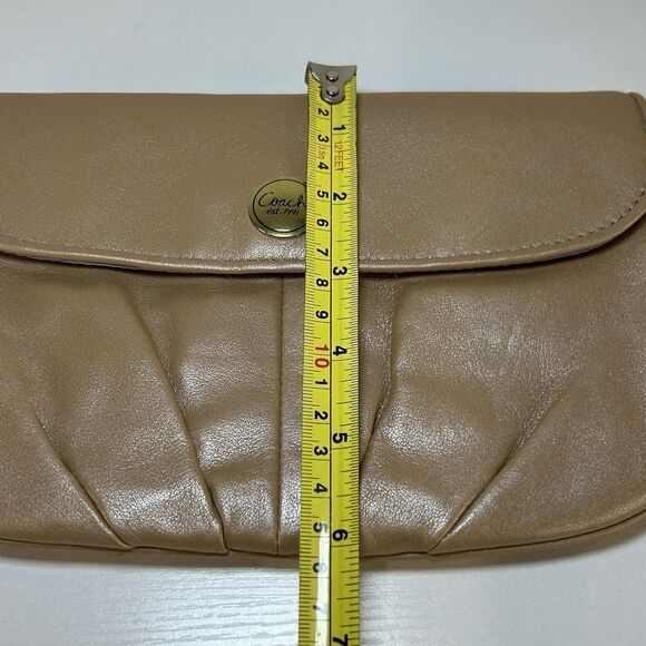 VTG COACH pleated brown leather Wristlet Clutch w/Logo Tap magnetic snap button - Picture 7 of 10